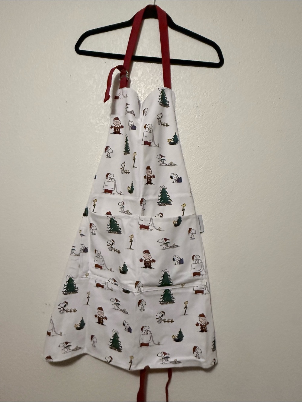Williams Sonoma White Holiday Snoopy Apron with Red Strap 0254